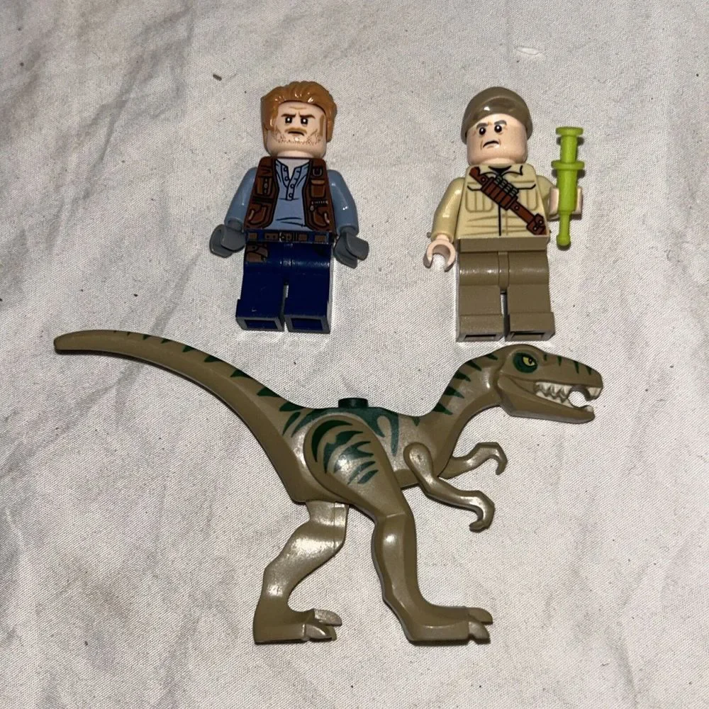 Lego Jurassic World Minifigure Lot Owen, Ken, & Velociraptor‎ Park
